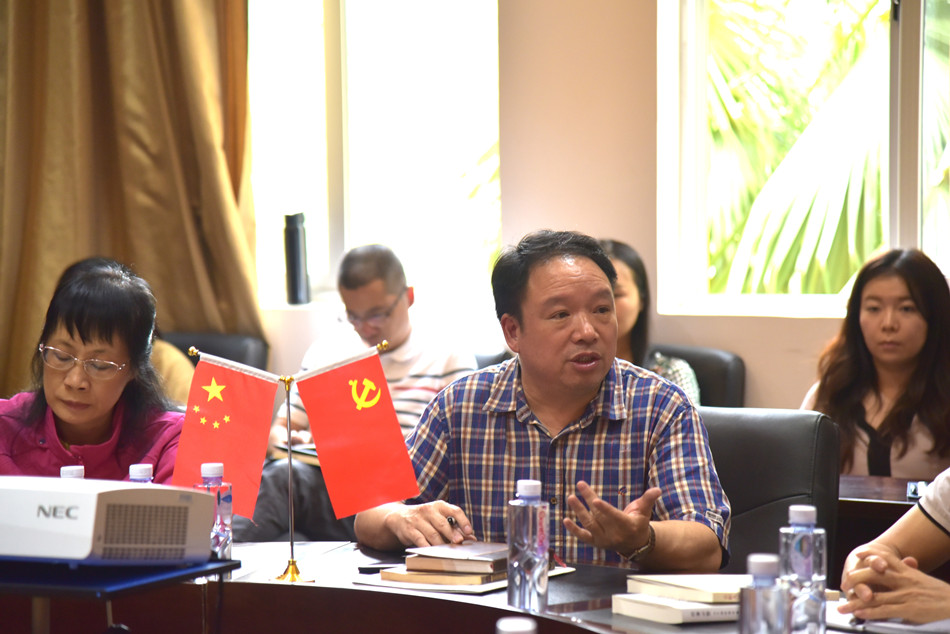 中文av
开展“不忘初心，牢记使命”主题教育活动之纪律教育专题学习1.jpg